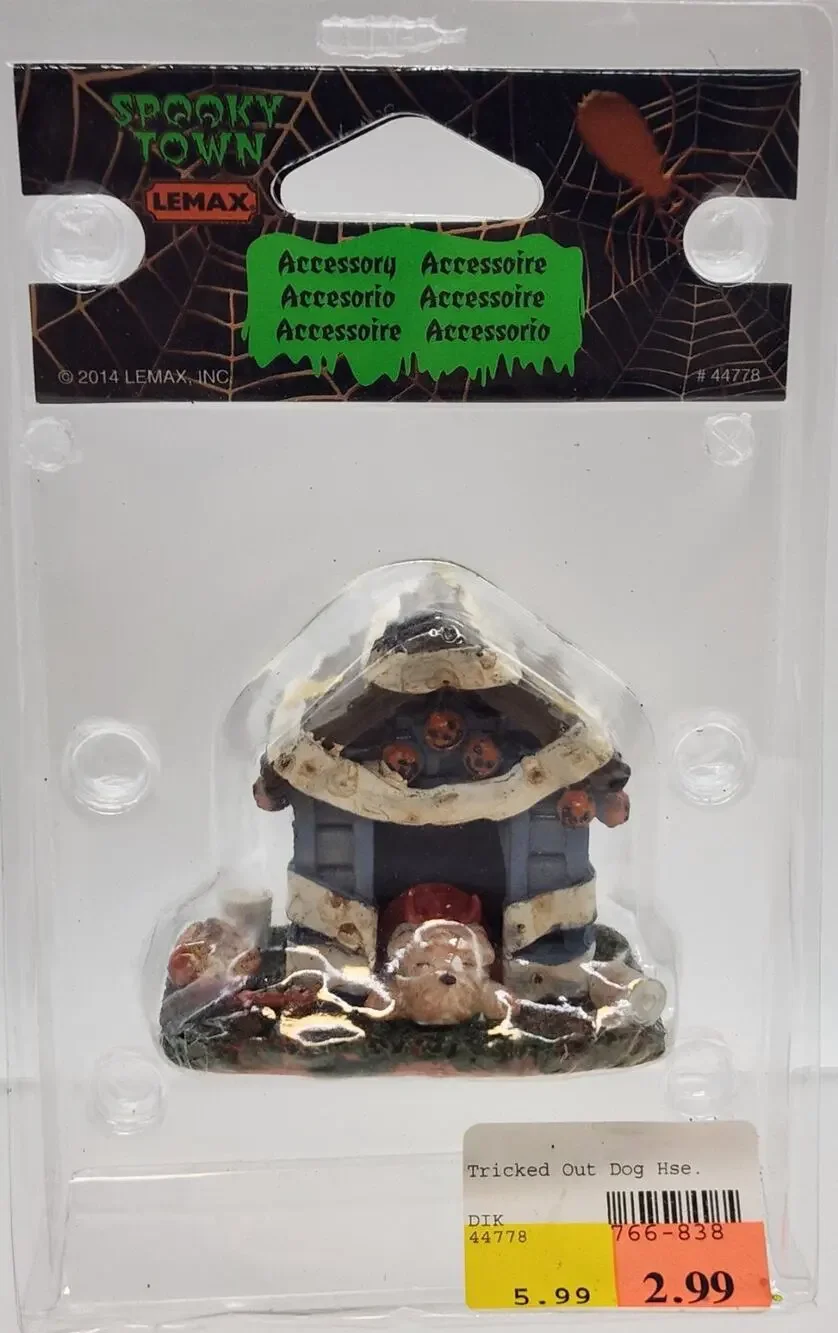 Lemax TRICKED OUT DOGHOUSE # 44778 Halloween Spooky Town Village NEW DOG Costume